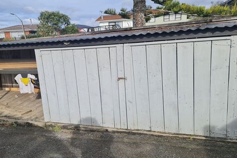 Photo of property in 5 Foyle Place, Glendene, Auckland, 0602