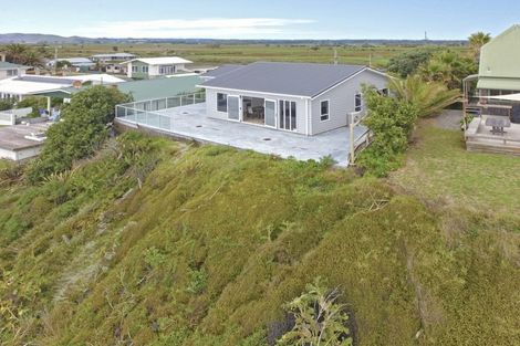 Photo of property in 195 Pukehina Parade, Pukehina, Te Puke, 3189