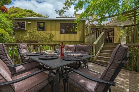 Photo of property in 28 Springdale Grove, Fitzherbert, Palmerston North, 4410