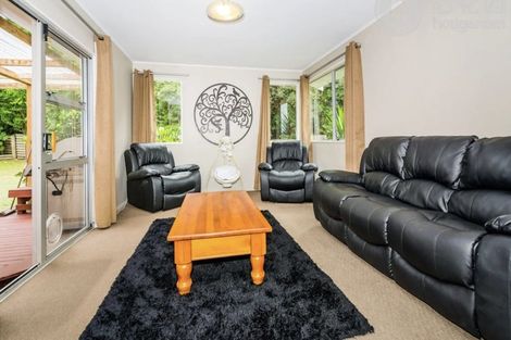 Photo of property in 27 Lambrown Drive, Totara Vale, Auckland, 0629