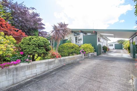 Photo of property in 27 Raglan Avenue, Cloverlea, Palmerston North, 4412