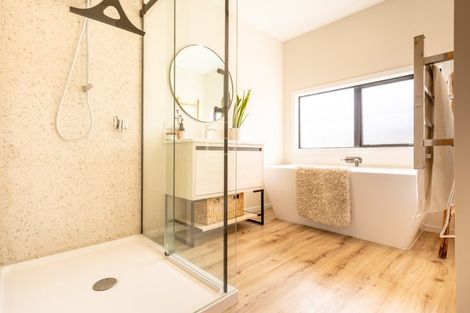 Photo of property in 2 Glen Dene Crescent, Wanaka, 9305