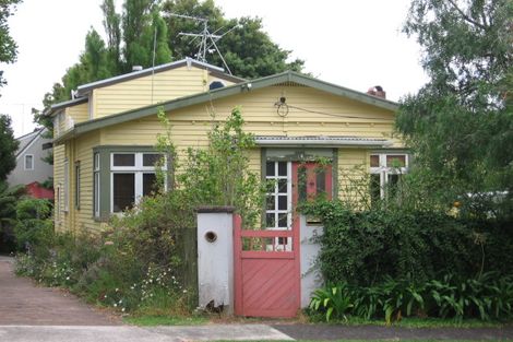 Photo of property in 5 Miro Street, New Lynn, Auckland, 0600