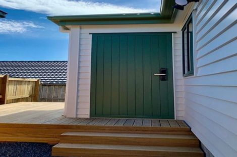 Photo of property in 11 San Ambrosio Rise, Henderson, Auckland, 0612