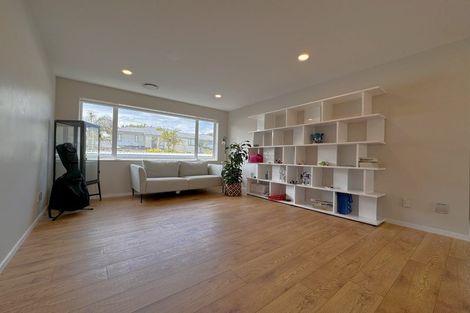 Photo of property in 17a Lake Pupuke Drive, Takapuna, Auckland, 0622