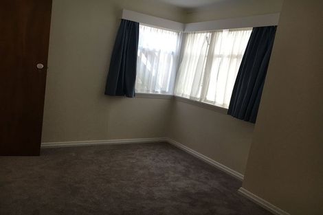 Photo of property in 82 Oriental Parade, Oriental Bay, Wellington, 6011