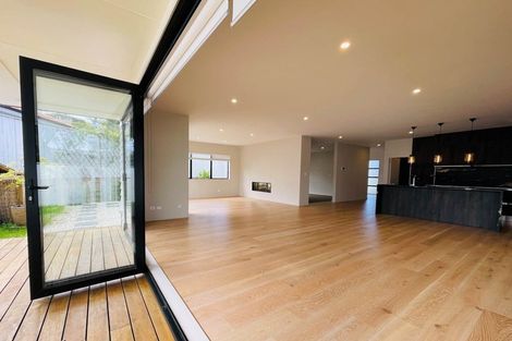 Photo of property in 492 Beach Road, Murrays Bay, Auckland, 0630
