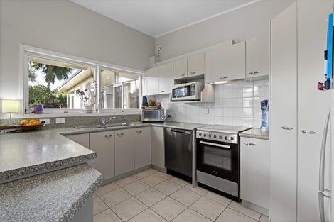 Photo of property in 2 Bushlands Place, Opaheke, Papakura, 2113