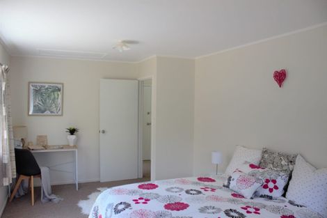 Photo of property in 2/230 Glamorgan Drive, Northcross, Auckland, 0630