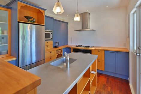 Photo of property in 4 Tasman Avenue, Henderson Valley, Auckland, 0614