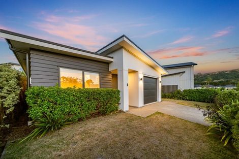 Photo of property in 6 Pateke Drive, Kenepuru, Porirua, 5022