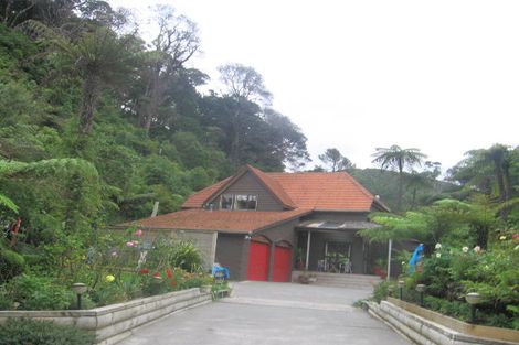 Photo of property in 5 Lady Bell Grove, Lowry Bay, Lower Hutt, 5013