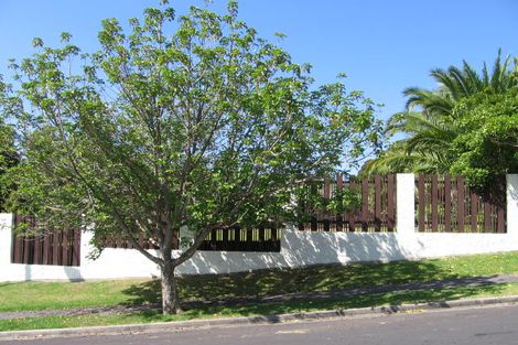 Photo of property in 48 Caversham Drive, Torbay, Auckland, 0630