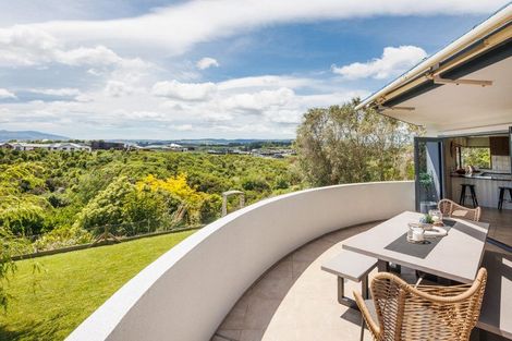 Photo of property in 33 Ruapehu Drive, Fitzherbert, Palmerston North, 4410