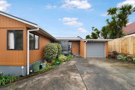 Photo of property in 1/24 Blacklock Avenue, Henderson, Auckland, 0612