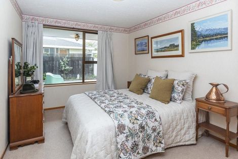 Photo of property in 2/10 Broadfell Avenue, Avonhead, Christchurch, 8042