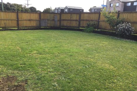 Photo of property in 64 Taikata Road, Te Atatu Peninsula, Auckland, 0610