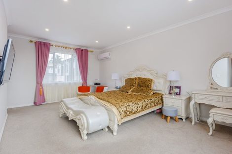 Photo of property in 25 Pupuke Road, Birkenhead, Auckland, 0627
