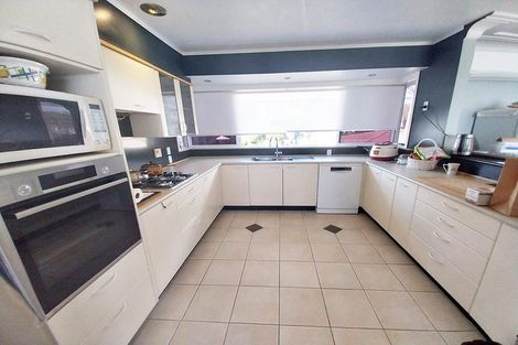 Photo of property in 2/65 Castor Bay Road, Castor Bay, Auckland, 0620