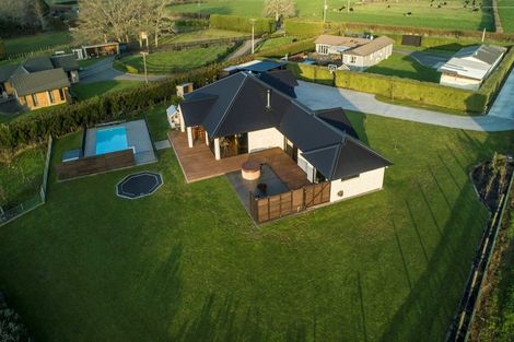 Photo of property in 33 Hogan Road, Cambridge, 3493