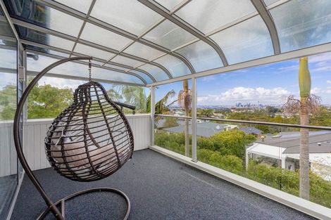 Photo of property in 25 Pupuke Road, Birkenhead, Auckland, 0627