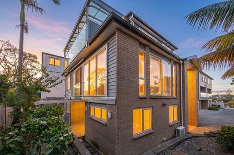 Photo of property in 25 Pupuke Road, Birkenhead, Auckland, 0627