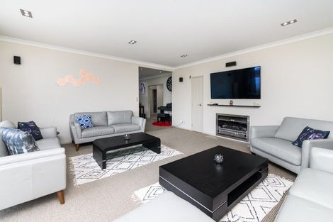 Photo of property in 1 Tennyson Avenue, Kelvin Grove, Palmerston North, 4414