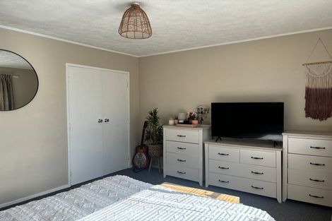 Photo of property in 1/89 Bruce Mclaren Road, Henderson, Auckland, 0612