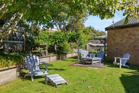 Photo of property in 9 Taylor Place, Merrilands, New Plymouth, 4312