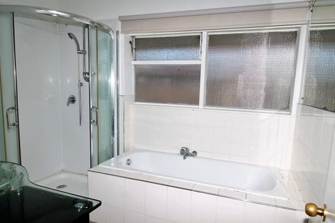 Photo of property in 25 Lynmore Drive, Hillpark, Auckland, 2102