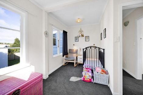 Photo of property in 191 Seaview Road, Westown, New Plymouth, 4310