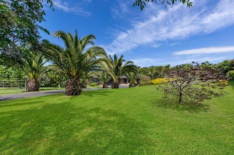 Photo of property in 10 Gleaming Place, Waiuku, 2123