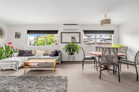 Photo of property in 3 Buisson Glade, West Harbour, Auckland, 0618
