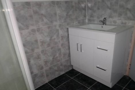 Photo of property in 24 Woodside Avenue, Northcote, Auckland, 0627