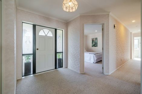 Photo of property in 8 Rothesay Place, Highbury, Palmerston North, 4412