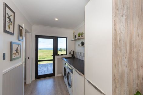 Photo of property in 71 Carrs Road, Urenui, 4377