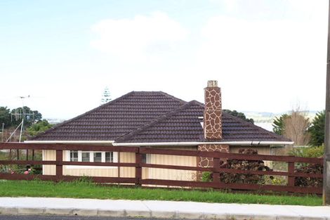 Photo of property in 40 Montgomery Crescent, Cockle Bay, Auckland, 2014