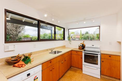 Photo of property in 25 Heathcote Place, Fitzherbert, Palmerston North, 4410