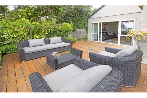 Photo of property in 3/39 Wade River Road, Stanmore Bay, Whangaparaoa, 0932