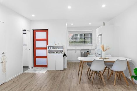 Photo of property in 37 Eileen Newey Place, Henderson, Auckland, 0612