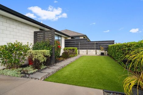 Photo of property in 18 Vista Close, Omokoroa, 3114