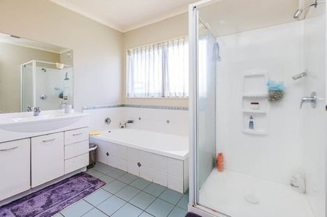 Photo of property in 27 Hill Crescent, Papakura, 2110