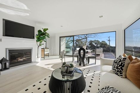 Photo of property in 2/5 View Road, Shelly Park, Auckland, 2014