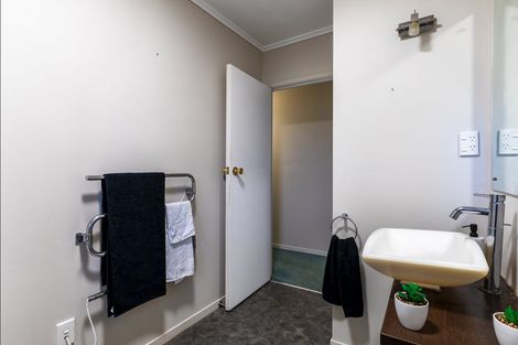 Photo of property in 10 Rangiwai Road, Titirangi, Auckland, 0604