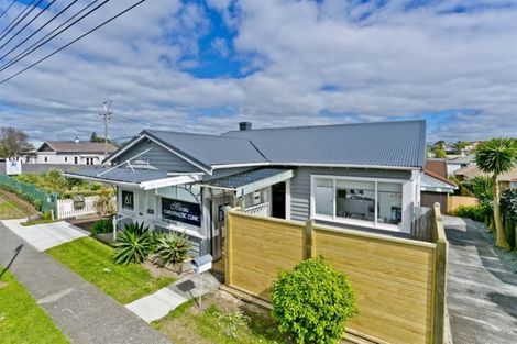 Photo of property in 2/61 Shakespeare Road, Milford, Auckland, 0620