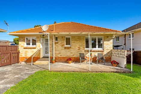 Photo of property in 1/66 Clevedon Road, Papakura, 2110