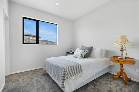 Photo of property in 5 Karepe Lane, Kumeu, 0810