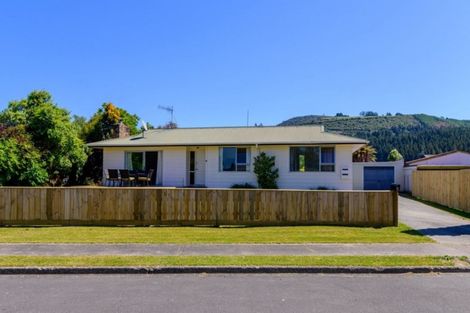 Photo of property in 8 Luke Place, Fairy Springs, Rotorua, 3015