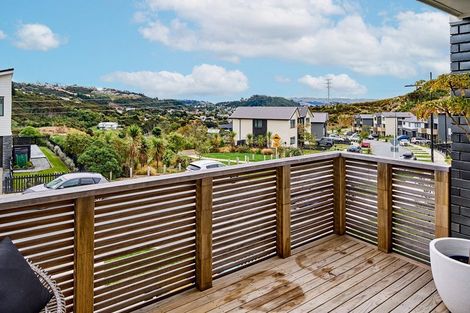 Photo of property in 33 Holystone Road, Whitby, Porirua, 5024