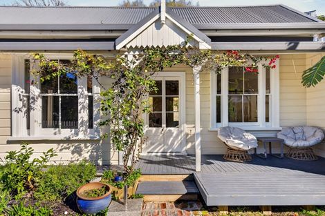 Photo of property in 28 Milton Road, Bluff Hill, Napier, 4110